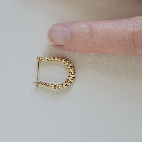 Gold horseshoe hoops - Picture 2 of 3
